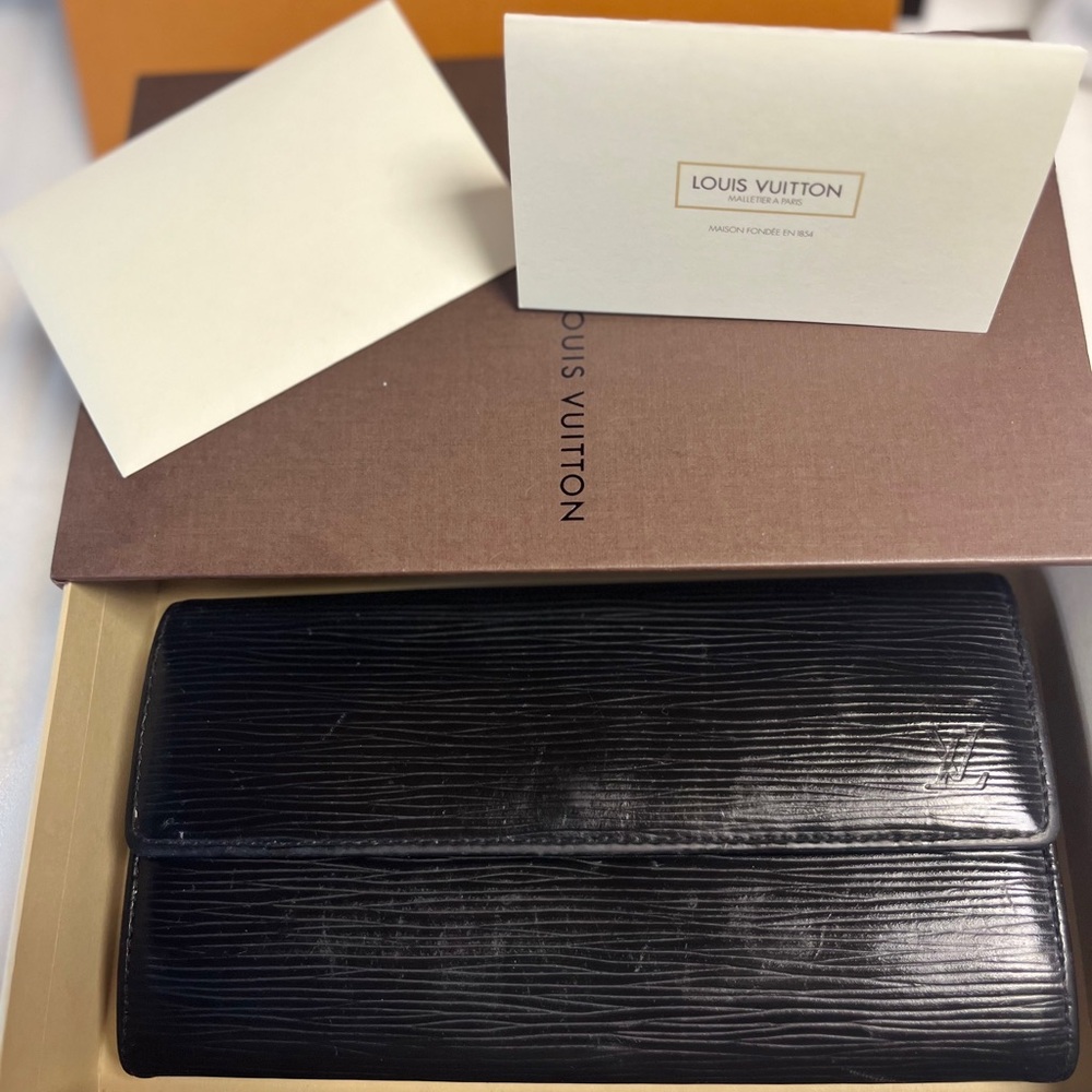 LV wallet & box Black Epi Louis Vuitton Long Wallet full inclusion